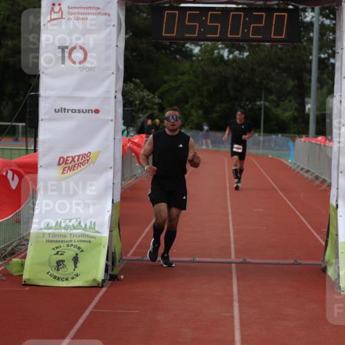 14.06.2026 - 7 Türme Triathlon Andreas Tolksdorf http://msf.ph/oto/9809490 14.06.2026 16:50:19 Ziel 694, 766 meine-sportfotos.de