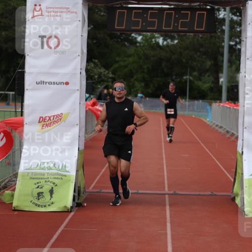 14.06.2026 - 7 Türme Triathlon Andreas Tolksdorf http://msf.ph/oto/9809497 14.06.2026 16:50:19 Ziel 694, 766 meine-sportfotos.de