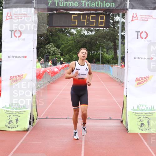 14.06.2026 - 7 Türme Triathlon Andreas Tolksdorf http://msf.ph/oto/9811360 14.06.2026 09:34:10 Schwimmen  meine-sportfotos.de