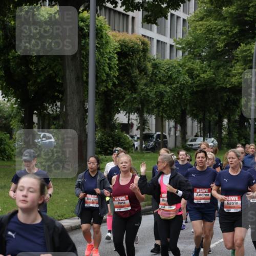 14.06.2026 - REWE Women's Run Jannik Wohlers http://msf.ph/oto/9813263 14.06.2026 10:40:05 Laufen 5826, 51, 5782, 5929 meine-sportfotos.de
