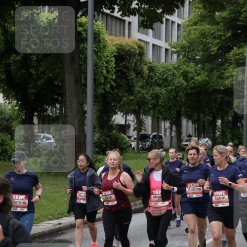 14.06.2026 - REWE Women's Run Jannik Wohlers http://msf.ph/oto/9813269 14.06.2026 10:40:05 Laufen 6364, 51, 5826, 5929, 577, 657 meine-sportfotos.de