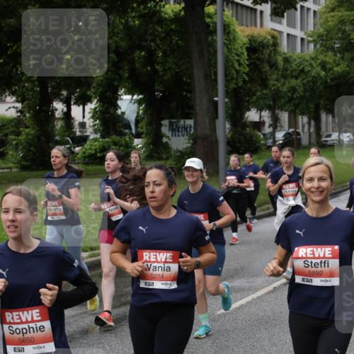 14.06.2026 - REWE Women's Run Jannik Wohlers http://msf.ph/oto/9813360 14.06.2026 10:40:17 Laufen 5650, 5274, 57, 5892, 7 meine-sportfotos.de