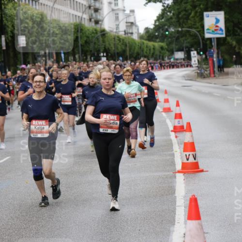 14.06.2026 - REWE Women's Run Jannik Wohlers http://msf.ph/oto/9814111 14.06.2026 10:39:42 Laufen 5455, 51, 5886, 57 meine-sportfotos.de