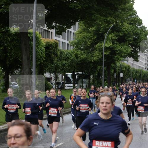 14.06.2026 - REWE Women's Run Jannik Wohlers http://msf.ph/oto/9814231 14.06.2026 10:40:12 Laufen 6710, 6571, 5142, 57 meine-sportfotos.de