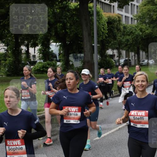 14.06.2026 - REWE Women's Run Jannik Wohlers http://msf.ph/oto/9814248 14.06.2026 10:40:17 Laufen 5650, 5274, 7, 5892 meine-sportfotos.de
