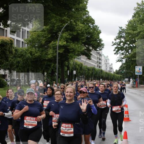 14.06.2026 - REWE Women's Run Jannik Wohlers http://msf.ph/oto/9814680 14.06.2026 10:41:44 Laufen 5903, 57, 5805 meine-sportfotos.de