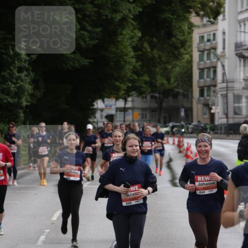 14.06.2026 - REWE Women's Run Jannik Wohlers http://msf.ph/oto/9816808 14.06.2026 10:54:01 Laufen 5320, 51, 5871, 57 meine-sportfotos.de