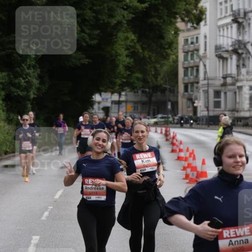 14.06.2026 - REWE Women's Run Jannik Wohlers http://msf.ph/oto/9816823 14.06.2026 10:54:05 Laufen 5713, 57, 5303, 7, 5320, 57 meine-sportfotos.de