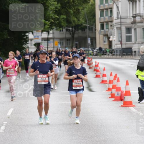 14.06.2026 - REWE Women's Run Jannik Wohlers http://msf.ph/oto/9817095 14.06.2026 10:55:14 Laufen 6030, 6031 meine-sportfotos.de