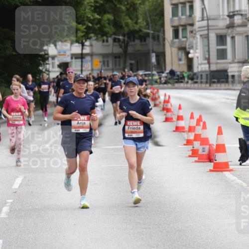 14.06.2026 - REWE Women's Run Jannik Wohlers http://msf.ph/oto/9817099 14.06.2026 10:55:15 Laufen 6030, 6031, 7 meine-sportfotos.de