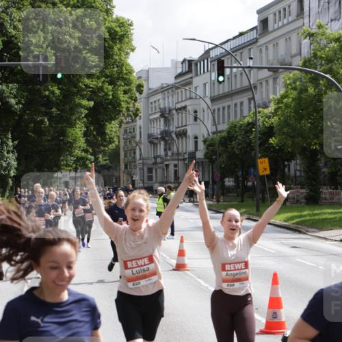 14.06.2026 - REWE Women's Run Jannik Wohlers http://msf.ph/oto/9817600 14.06.2026 10:57:10 Laufen 5309, 57, 5170, 57, 5398, 1 meine-sportfotos.de