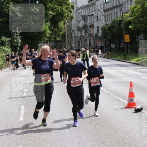 14.06.2026 - REWE Women's Run Jannik Wohlers http://msf.ph/oto/9817640 14.06.2026 10:57:17 Laufen 5933, 657, 5241, 01 meine-sportfotos.de
