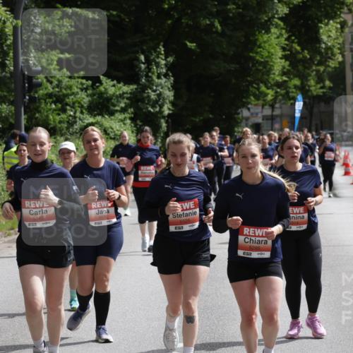 14.06.2026 - REWE Women's Run Jannik Wohlers http://msf.ph/oto/9817751 14.06.2026 10:57:39 Laufen 5742, 57, 5572, 6517, 5525, 5285, 7, 5914 meine-sportfotos.de