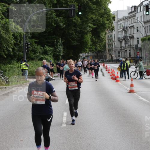 14.06.2026 - REWE Women's Run Jannik Wohlers http://msf.ph/oto/9817838 14.06.2026 10:58:04 Laufen 5823, 657, 5867, 01 meine-sportfotos.de