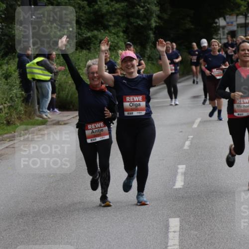 14.06.2026 - REWE Women's Run Jannik Wohlers http://msf.ph/oto/9817940 14.06.2026 10:58:27 Laufen 65, 5289, 57, 5290, 5457 meine-sportfotos.de