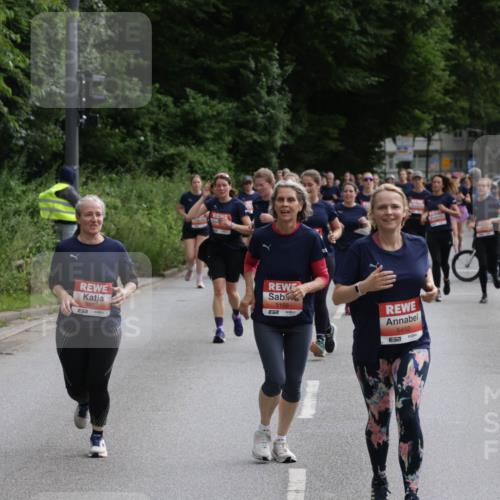 14.06.2026 - REWE Women's Run Jannik Wohlers http://msf.ph/oto/9818159 14.06.2026 10:59:15 Laufen 5237, 57, 5198, 7, 5452 meine-sportfotos.de
