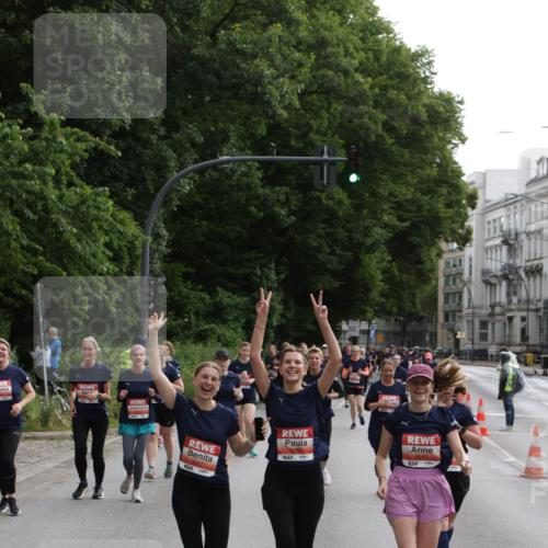 14.06.2026 - REWE Women's Run Jannik Wohlers http://msf.ph/oto/9818225 14.06.2026 10:59:30 Laufen 5545 meine-sportfotos.de