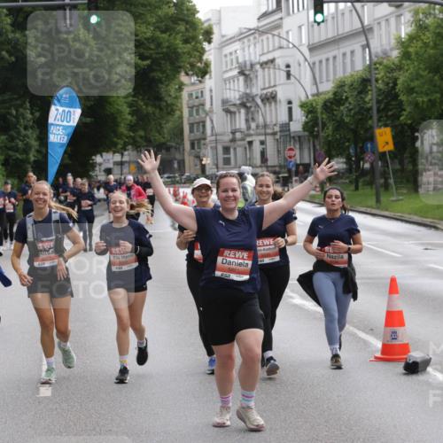 14.06.2026 - REWE Women's Run Jannik Wohlers http://msf.ph/oto/9818344 14.06.2026 10:59:55 Laufen 7, 00, 7, 5881, 7, 01 meine-sportfotos.de