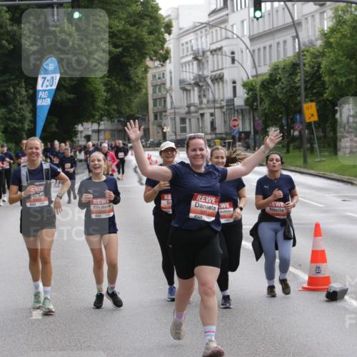 14.06.2026 - REWE Women's Run Jannik Wohlers http://msf.ph/oto/9818347 14.06.2026 10:59:55 Laufen 7, 10, 5, 5881, 57, 01 meine-sportfotos.de