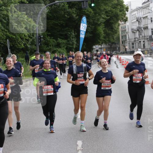 14.06.2026 - REWE Women's Run Jannik Wohlers http://msf.ph/oto/9818350 14.06.2026 10:59:56 Laufen 6067, 651, 5888, 7, 5881, 1 meine-sportfotos.de
