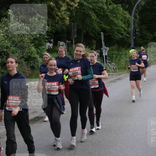 14.06.2026 - REWE Women's Run Jannik Wohlers http://msf.ph/oto/9818589 14.06.2026 11:00:55 Laufen 5752, 57, 5327, 5116, 57 meine-sportfotos.de