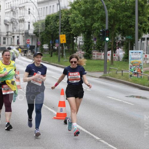 14.06.2026 - REWE Women's Run Jannik Wohlers http://msf.ph/oto/9818738 14.06.2026 11:01:36 Laufen 664, 57, 01, 5484, 5483 meine-sportfotos.de