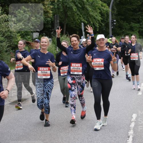 14.06.2026 - REWE Women's Run Jannik Wohlers http://msf.ph/oto/9818814 14.06.2026 11:02:00 Laufen 5807, 57, 5016, 7, 5186, 5018, 7, 5019, 577 meine-sportfotos.de