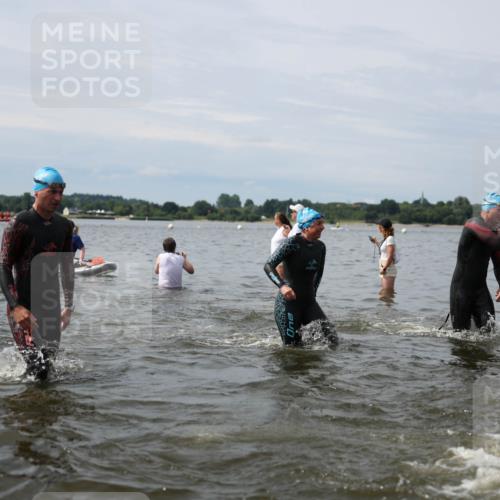 21.06.2026 - Viking Triathlon Michael Strokosch http://msf.ph/oto/9819497 21.06.2026 10:45:18 Schwimmen 37, 48, 85, 105, 147, 158, 258, 273, 274, 302, 326, 354, 366, 376, 540, 562, 635 meine-sportfotos.de