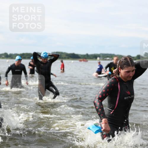 21.06.2026 - Viking Triathlon Michael Strokosch http://msf.ph/oto/9819505 21.06.2026 10:45:21 Schwimmen 37, 48, 54, 85, 105, 147, 158, 258, 273, 274, 302, 354, 376, 540, 562, 635 meine-sportfotos.de