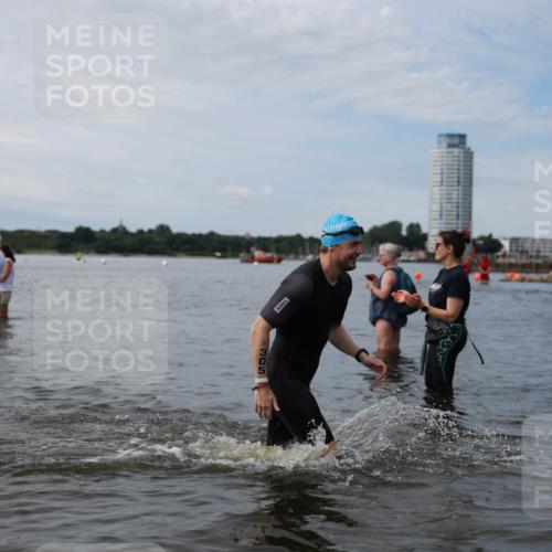 21.06.2026 - Viking Triathlon Michael Strokosch http://msf.ph/oto/9820298 21.06.2026 10:55:20 Schwimmen 305, 344, 417, 561, 566 meine-sportfotos.de