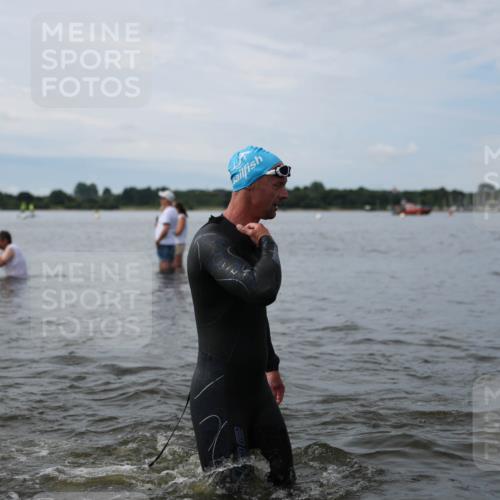 21.06.2026 - Viking Triathlon Michael Strokosch http://msf.ph/oto/9820303 21.06.2026 10:55:22 Schwimmen 81, 305, 344, 417, 561, 566 meine-sportfotos.de
