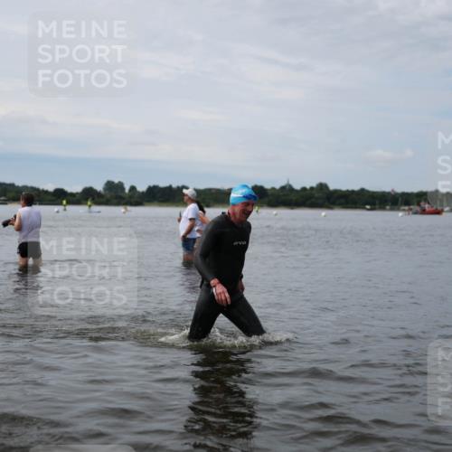 21.06.2026 - Viking Triathlon Michael Strokosch http://msf.ph/oto/9820308 21.06.2026 10:55:31 Schwimmen 77, 81, 417, 561 meine-sportfotos.de