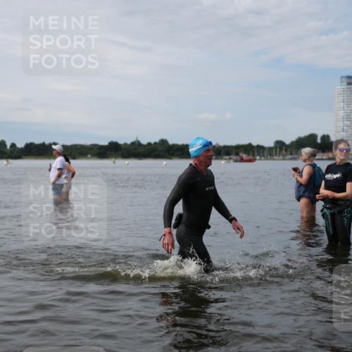 21.06.2026 - Viking Triathlon Michael Strokosch http://msf.ph/oto/9820312 21.06.2026 10:55:32 Schwimmen 77, 81, 417, 561 meine-sportfotos.de
