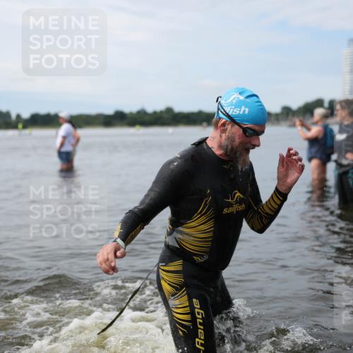 21.06.2026 - Viking Triathlon Michael Strokosch http://msf.ph/oto/9820331 21.06.2026 10:55:53 Schwimmen 77, 117, 264 meine-sportfotos.de