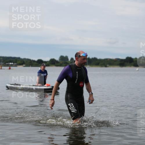 21.06.2026 - Viking Triathlon Michael Strokosch http://msf.ph/oto/9820447 21.06.2026 10:58:41 Schwimmen 141 meine-sportfotos.de