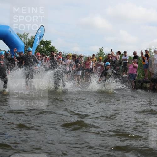 21.06.2026 - Viking Triathlon Michael Strokosch http://msf.ph/oto/9820683 21.06.2026 10:00:58 Schwimmen 14, 17, 27, 42, 74, 98, 180, 218, 249, 454, 466, 506, 565, 569, 623, 640 meine-sportfotos.de