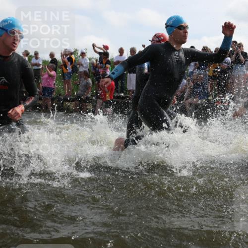 21.06.2026 - Viking Triathlon Michael Strokosch http://msf.ph/oto/9820692 21.06.2026 10:01:01 Schwimmen 14, 17, 27, 42, 74, 98, 180, 218, 249, 337, 454, 506, 527, 623, 640 meine-sportfotos.de