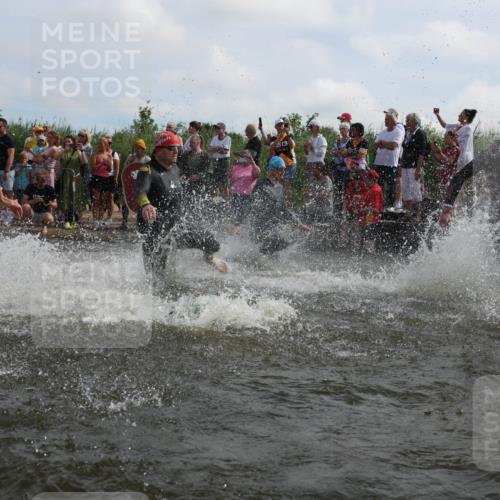 21.06.2026 - Viking Triathlon Michael Strokosch http://msf.ph/oto/9820738 21.06.2026 10:01:25 Schwimmen 13, 18, 26, 28, 51, 114, 131, 145, 242, 271, 300, 500, 568, 576, 665 meine-sportfotos.de