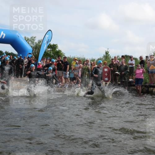 21.06.2026 - Viking Triathlon Michael Strokosch http://msf.ph/oto/9820744 21.06.2026 10:01:28 Schwimmen 13, 26, 28, 51, 131, 145, 271, 300, 500, 568, 576, 665 meine-sportfotos.de