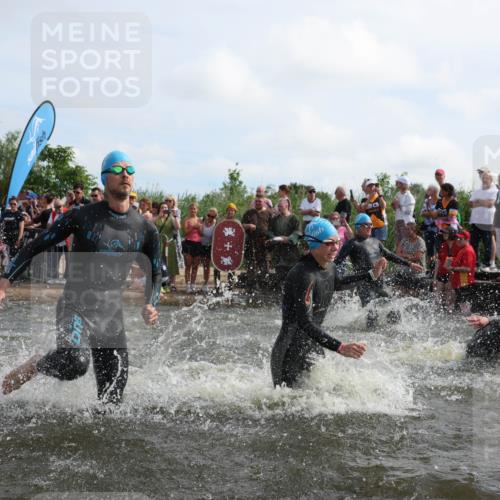 21.06.2026 - Viking Triathlon Michael Strokosch http://msf.ph/oto/9820753 21.06.2026 10:01:31 Schwimmen 13, 26, 28, 51, 62, 145, 300, 311, 359, 500, 551, 568, 576, 627, 665 meine-sportfotos.de