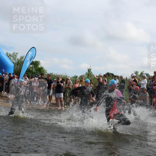 21.06.2026 - Viking Triathlon Michael Strokosch http://msf.ph/oto/9820789 21.06.2026 10:01:50 Schwimmen 30, 38, 194, 238, 265, 285, 332, 343, 391, 432, 543, 621, 644, 648, 664 meine-sportfotos.de