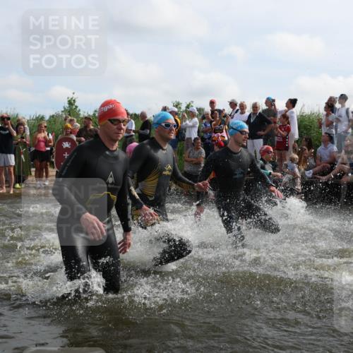 21.06.2026 - Viking Triathlon Michael Strokosch http://msf.ph/oto/9820814 21.06.2026 10:02:01 Schwimmen 30, 43, 55, 221, 226, 238, 265, 380, 394, 446, 524, 606, 625, 648, 664 meine-sportfotos.de