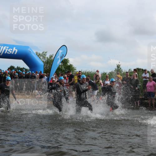 21.06.2026 - Viking Triathlon Michael Strokosch http://msf.ph/oto/9820845 21.06.2026 10:02:15 Schwimmen 47, 87, 90, 102, 136, 152, 154, 410, 438, 490, 501, 536, 537, 655, 660 meine-sportfotos.de