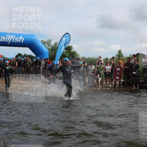 21.06.2026 - Viking Triathlon Michael Strokosch http://msf.ph/oto/9820900 21.06.2026 10:02:39 Schwimmen 16, 83, 99, 100, 186, 325, 372, 386, 440, 462, 485, 513, 560, 579, 636, 653 meine-sportfotos.de
