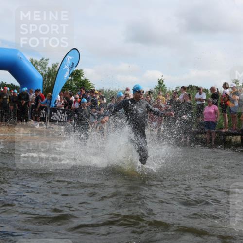 21.06.2026 - Viking Triathlon Michael Strokosch http://msf.ph/oto/9820903 21.06.2026 10:02:40 Schwimmen 16, 83, 99, 100, 186, 372, 386, 440, 462, 485, 513, 560, 579, 636, 653 meine-sportfotos.de