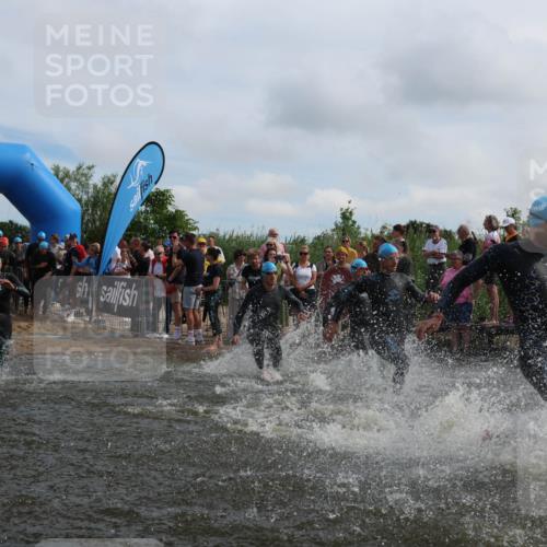 21.06.2026 - Viking Triathlon Michael Strokosch http://msf.ph/oto/9820906 21.06.2026 10:02:40 Schwimmen 16, 83, 99, 100, 186, 372, 386, 440, 462, 485, 513, 560, 579, 636, 653 meine-sportfotos.de