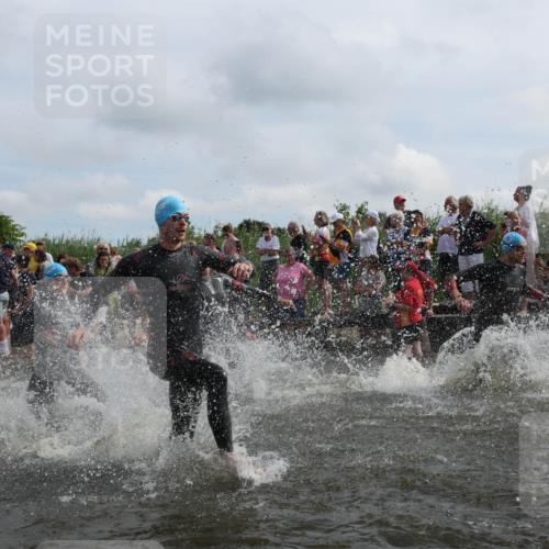21.06.2026 - Viking Triathlon Michael Strokosch http://msf.ph/oto/9820923 21.06.2026 10:02:49 Schwimmen 16, 20, 64, 73, 111, 171, 186, 219, 315, 372, 440, 530, 553, 634, 636, 653 meine-sportfotos.de