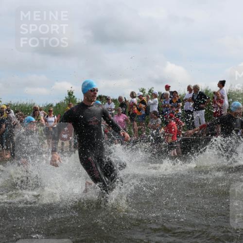 21.06.2026 - Viking Triathlon Michael Strokosch http://msf.ph/oto/9820924 21.06.2026 10:02:49 Schwimmen 16, 20, 64, 73, 111, 171, 186, 219, 315, 372, 440, 530, 553, 634, 636, 653 meine-sportfotos.de