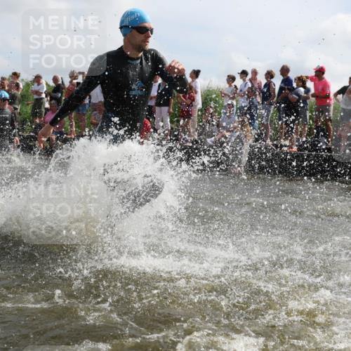 21.06.2026 - Viking Triathlon Michael Strokosch http://msf.ph/oto/9821162 21.06.2026 10:04:30 Schwimmen 125, 132, 167, 179, 241, 358, 398, 425, 465, 473, 590, 602, 614, 647, 658 meine-sportfotos.de