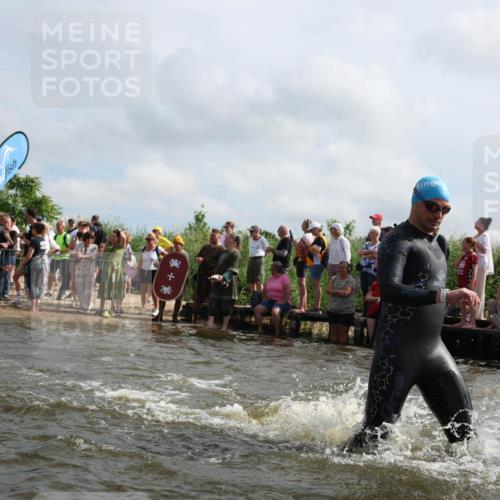 21.06.2026 - Viking Triathlon Michael Strokosch http://msf.ph/oto/9821200 21.06.2026 10:04:48 Schwimmen 22, 34, 44, 63, 150, 175, 231, 247, 286, 351, 355, 484, 511 meine-sportfotos.de